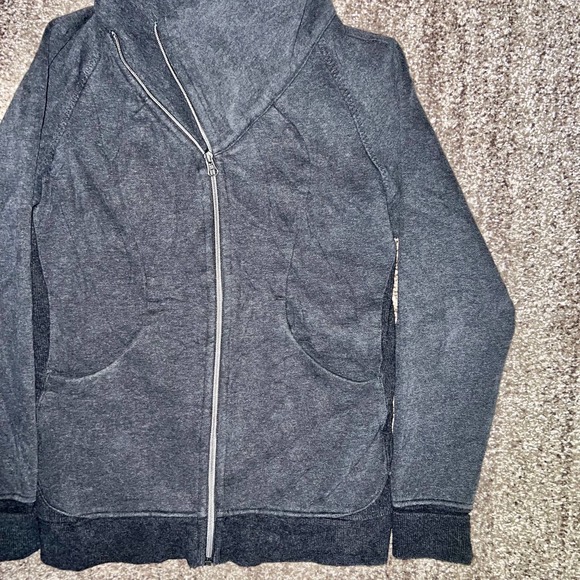 Lululemon Athletica Full Zip Cozy Cuddle Up Jacket in Heathered Gray - Picture 7 of 11